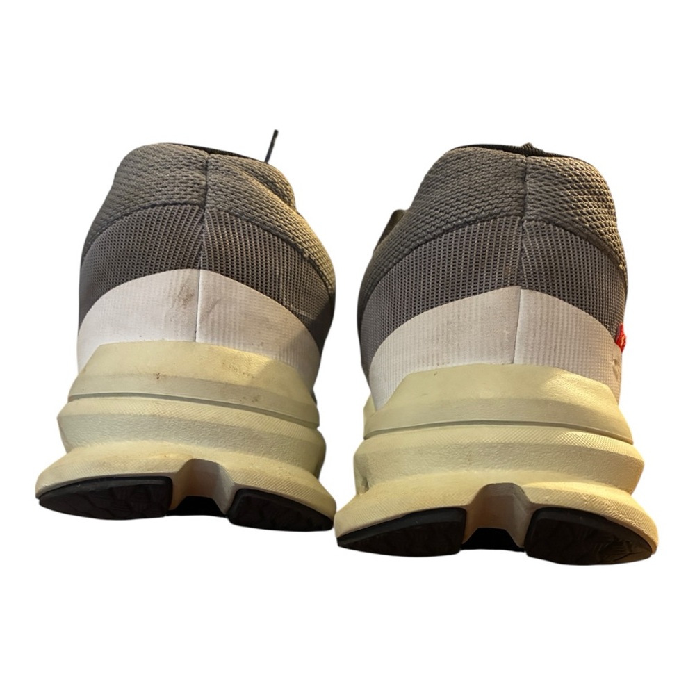 On Women's CloudRunner – Frost/Aloe (Size 6) - Picture 5 of 8